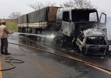 Acidente: veículos pegam fogo      na região