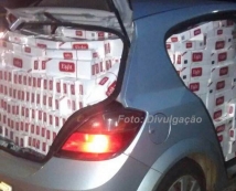 Rechado com cigarros                   : polícia apreende 18 mil maços