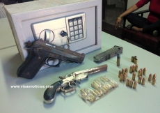 Polícia acha armas e munição     na zona Oeste