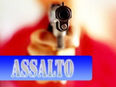 Irmão são presos após assaltar        adolescente de 15 anos