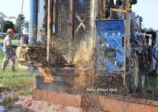Mais água na zona Norte           : mais um poço quase pronto