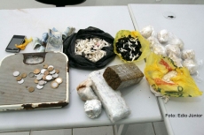 Jovem é preso por tráfico                                  em dois pontos da cidade