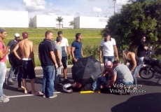 Queda de moto em rodovia                     fere uma pessoa