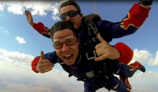 Paraquedistas fazem encontro e realizam curso