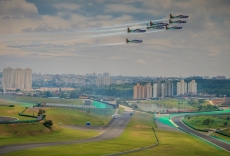 Esquadrilha da fumaça emociona mais de 40 mil espectadores