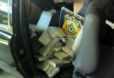 Polícia apreende droga                                        em rodovia na região