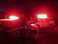 Armados com fuzis, criminosos assaltam motel