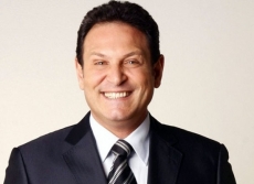 Apresentador se queima                     em Programa do Ratinho