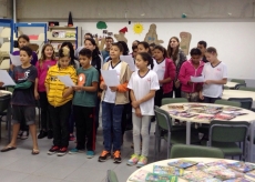 Coral incentiva leitura        através da música