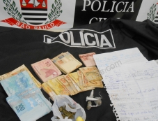 Polícia Civil prende dupla por tráfico de drogas na zona Norte