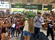 Casamento no Shopping: pedido é feito em público